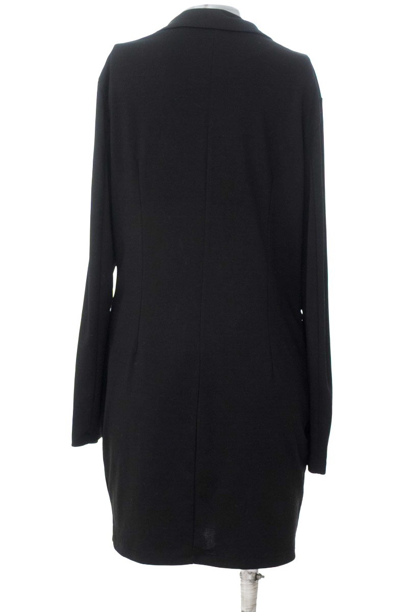 Chaqueta / Abrigo color Negro - Closeando