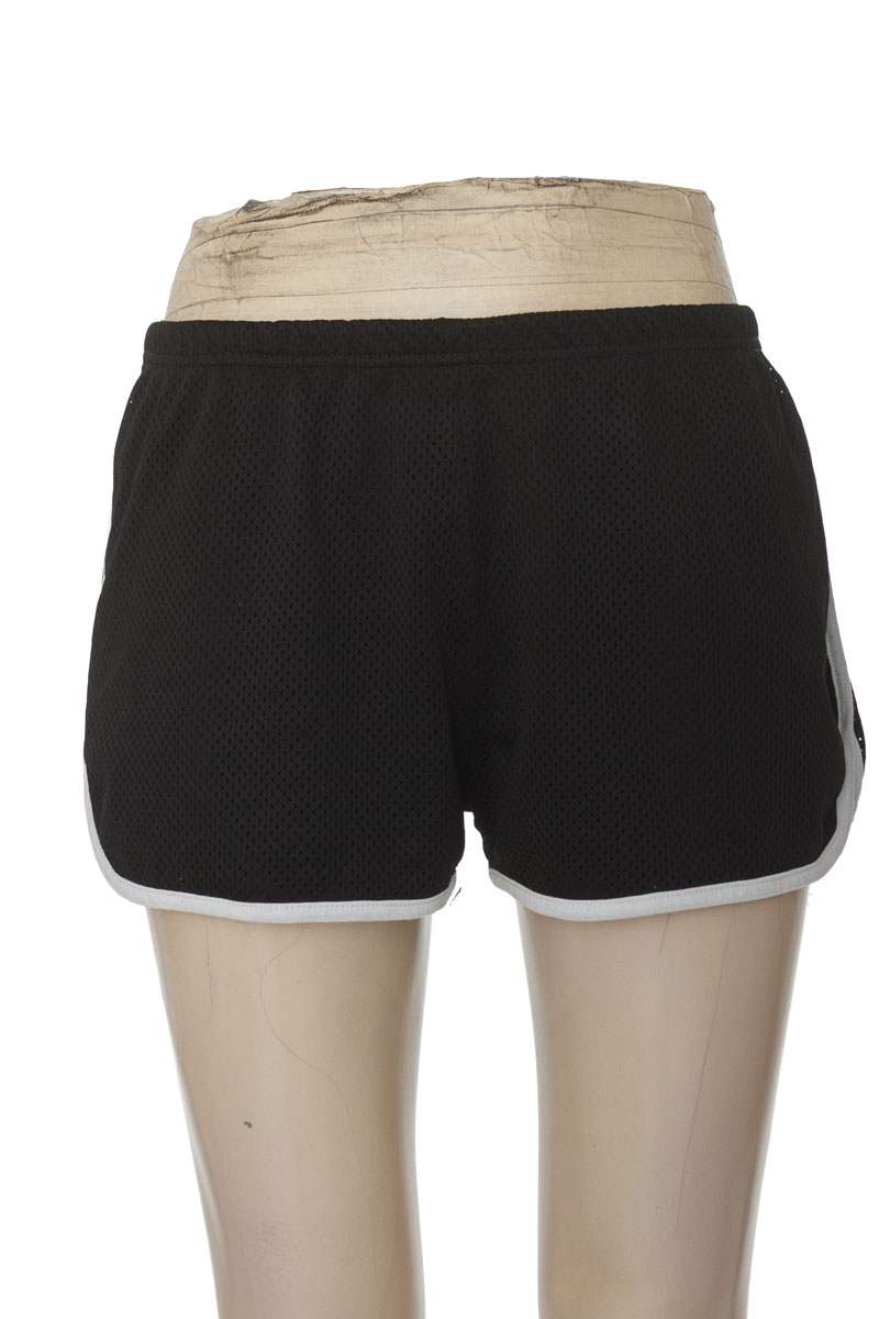 Short color Negro - Forever 21