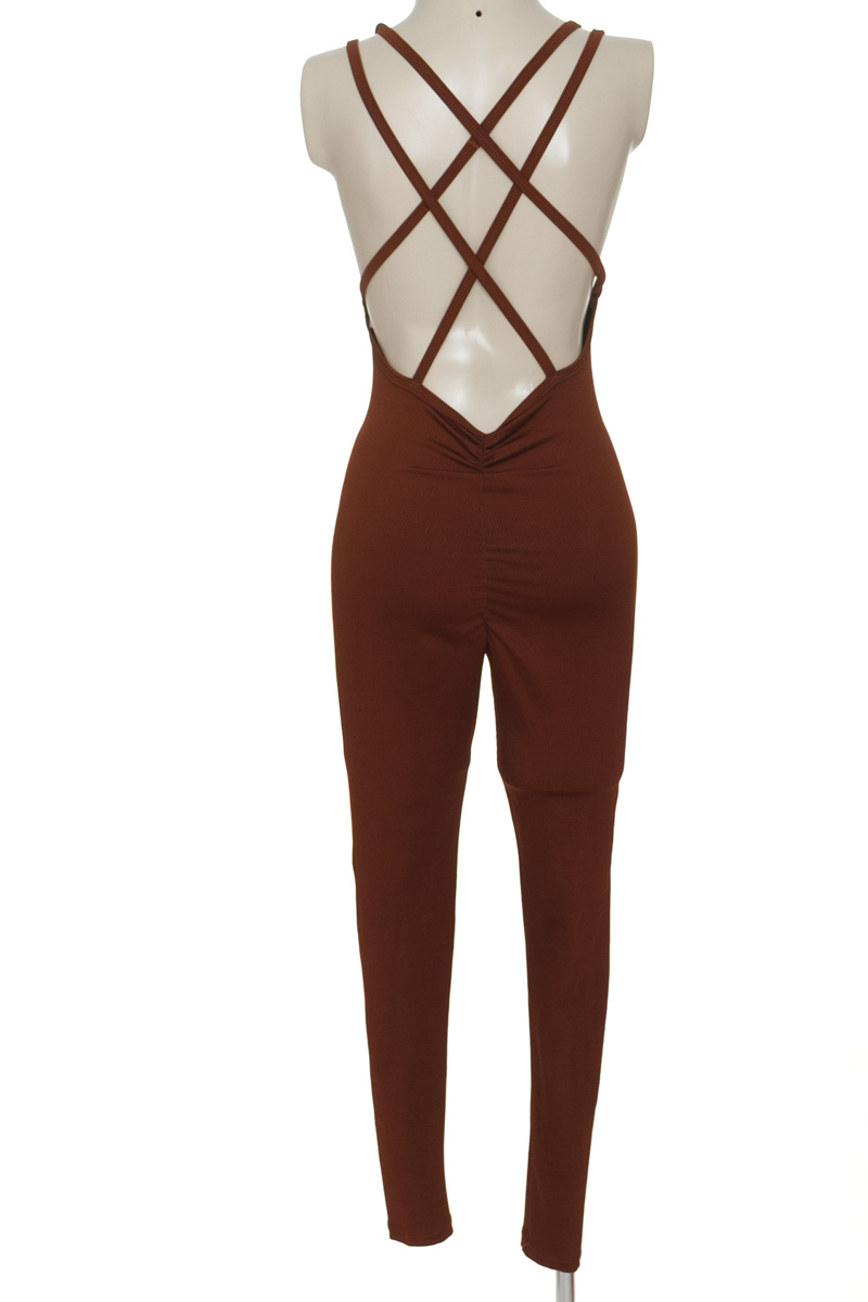 Ropa Deportiva / Salida de Baño color Café - Closeando