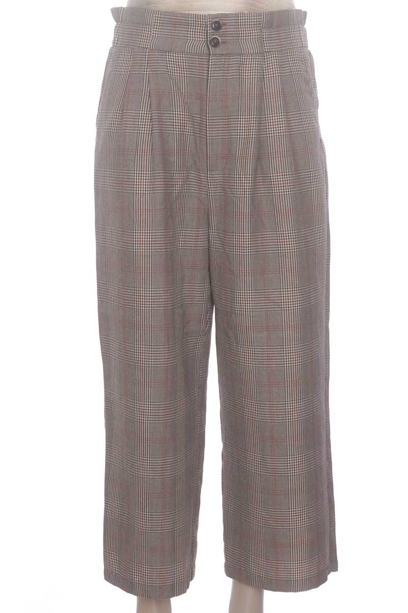 Pantalones color Gris - Stradivarius