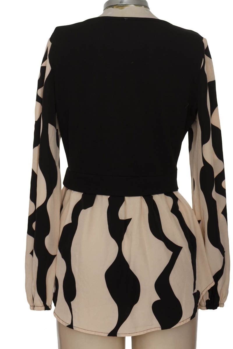 Blusa color Negro - Closeando