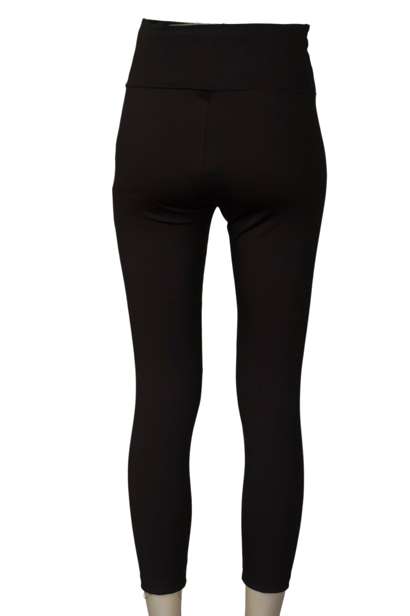 Ropa Deportiva / Salida de Baño color Negro - Closeando