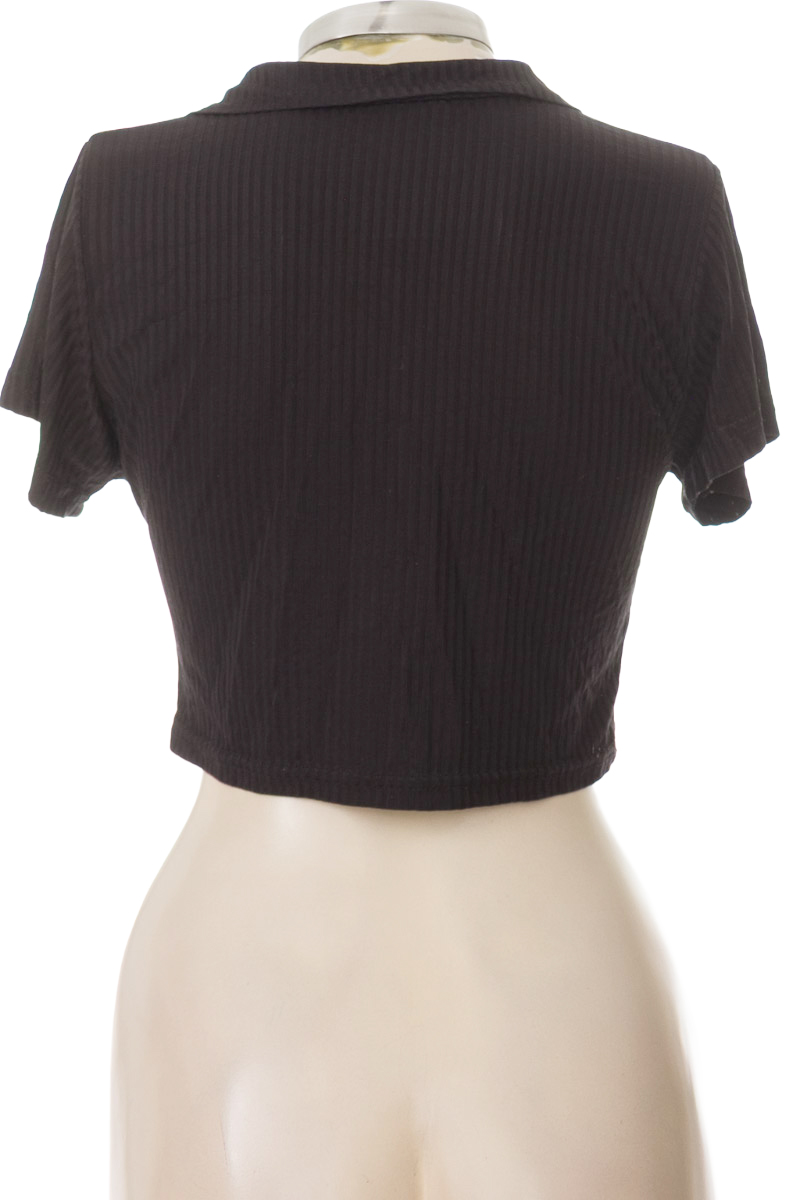 Top / Camiseta color Negro - Closeando