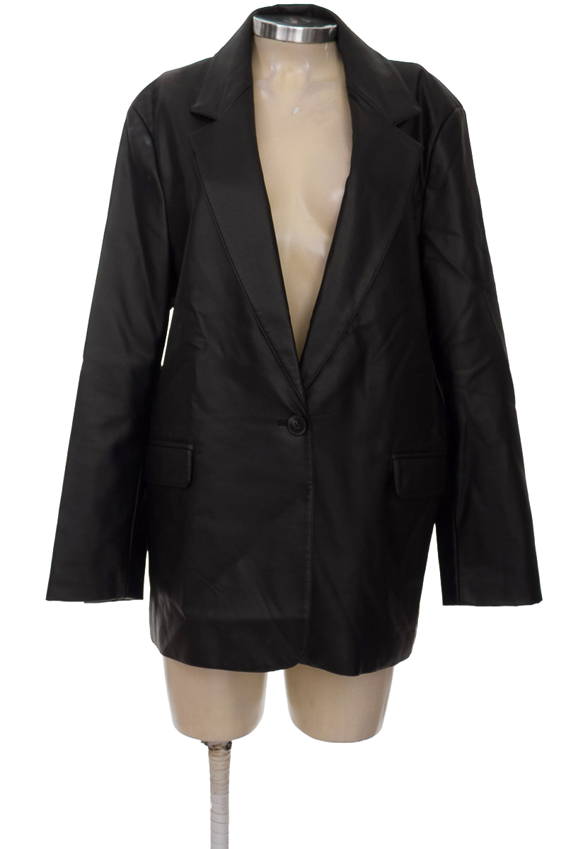 Chaqueta / Abrigo color Negro - Stradivarius