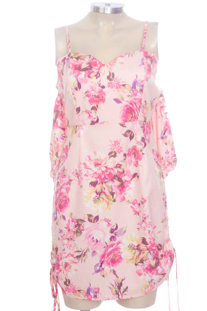 Vestido / Enterizo color Rosado - Closeando