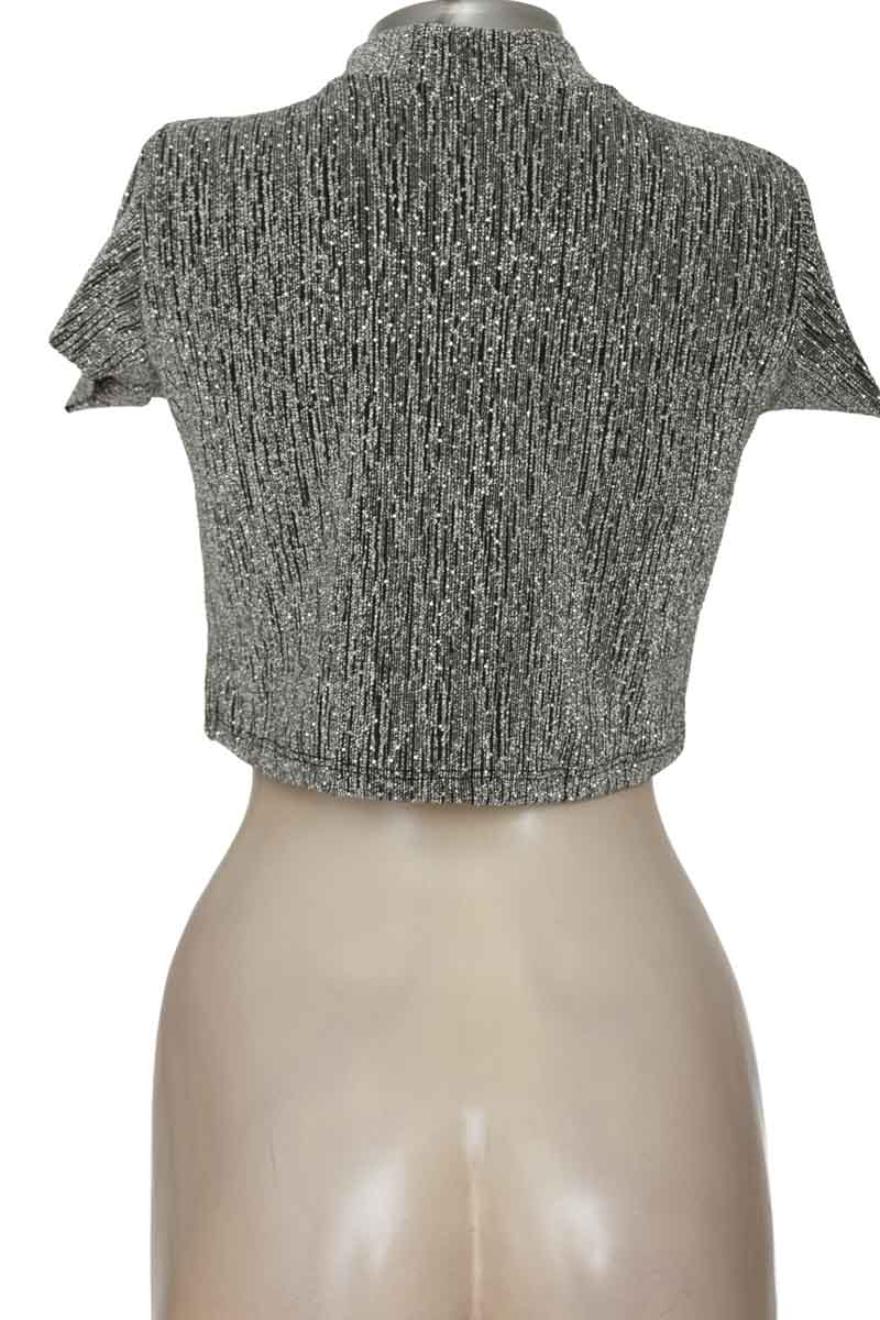 Top / Camiseta color Negro - Closeando