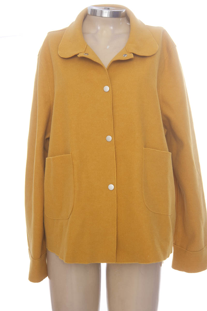 Chaqueta / Abrigo color Amarillo - Closeando