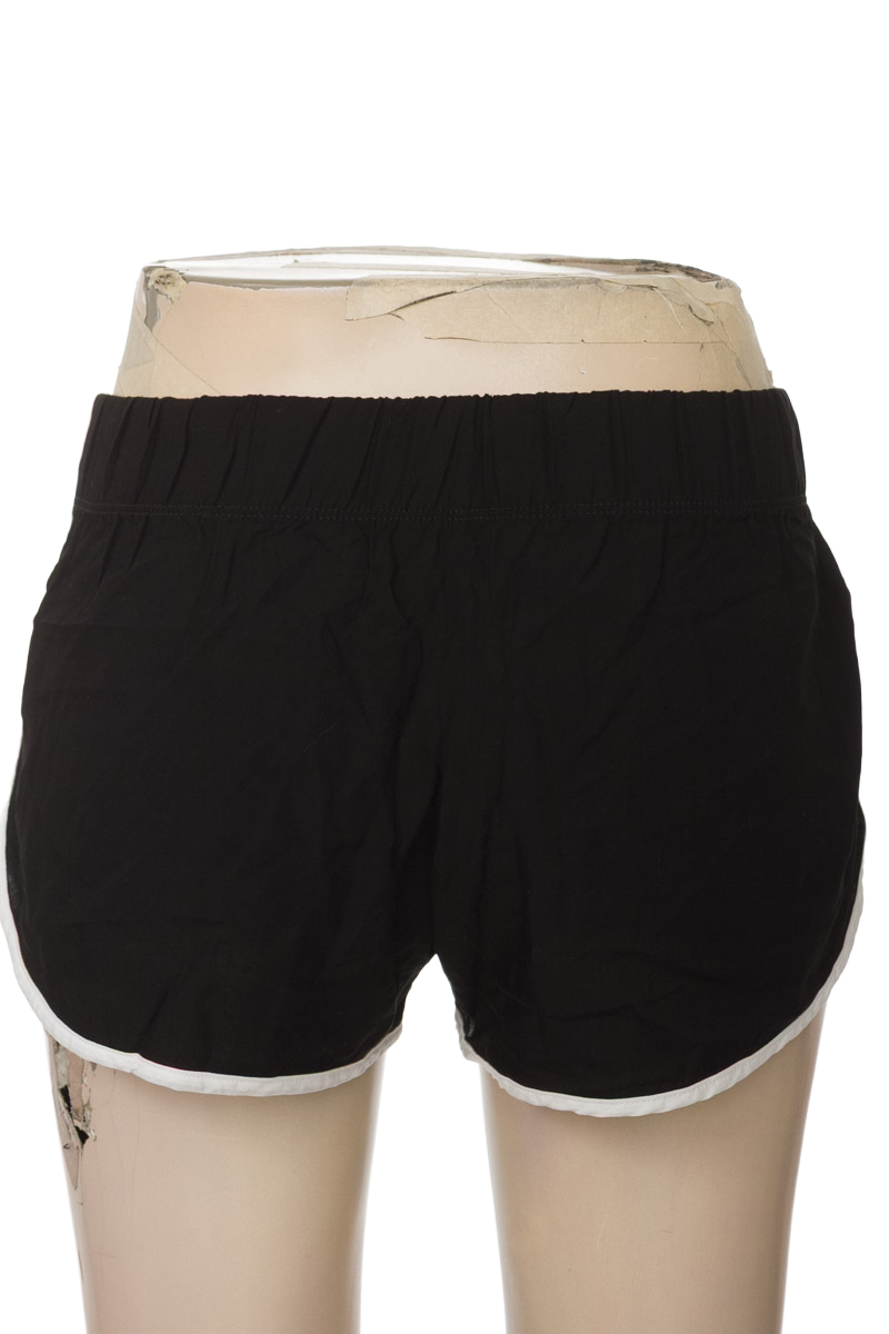 Short color Negro - Closeando