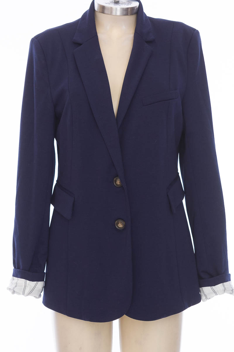 Chaqueta / Abrigo color Azul Stradivarius Closeando