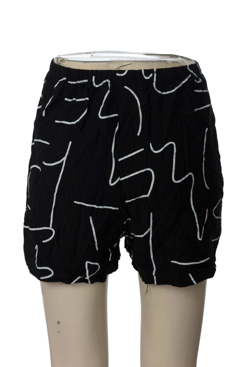 Short color Negro - Closeando
