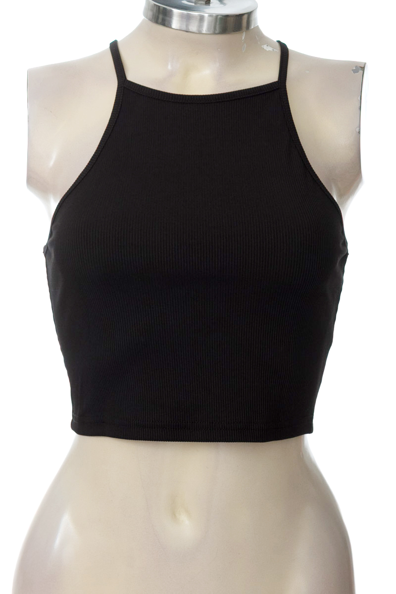 Top / Camiseta color Negro - Closeando