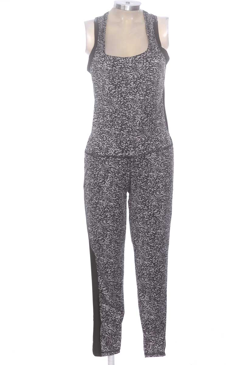 Ropa Deportiva / Salida de Baño color Negro - Closeando