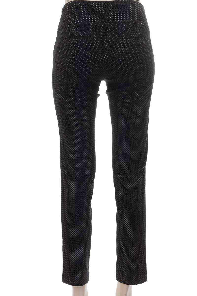 Pantalones color Negro - Everest