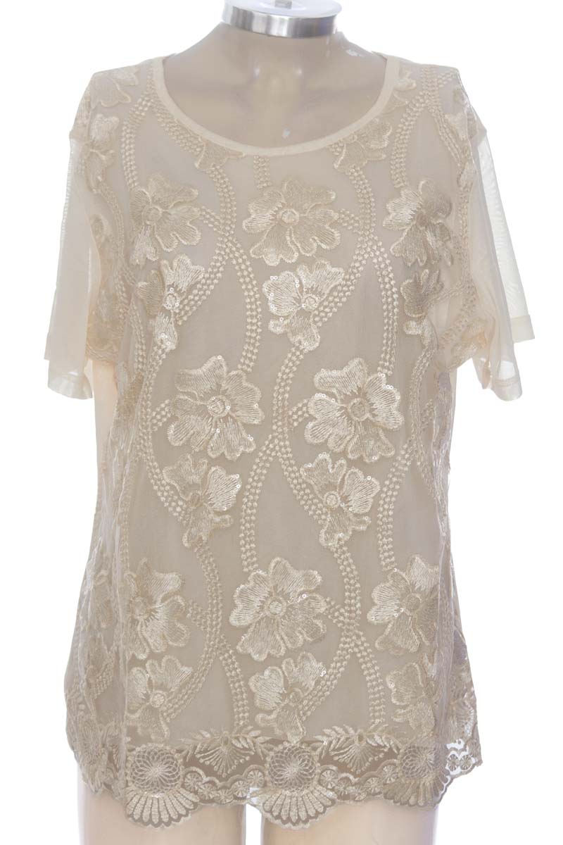 Top / Camiseta color Beige - Closeando