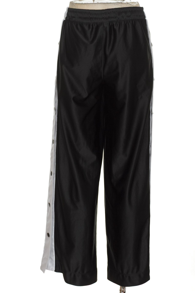 Ropa Deportiva / Salida de Baño color Negro - Nike