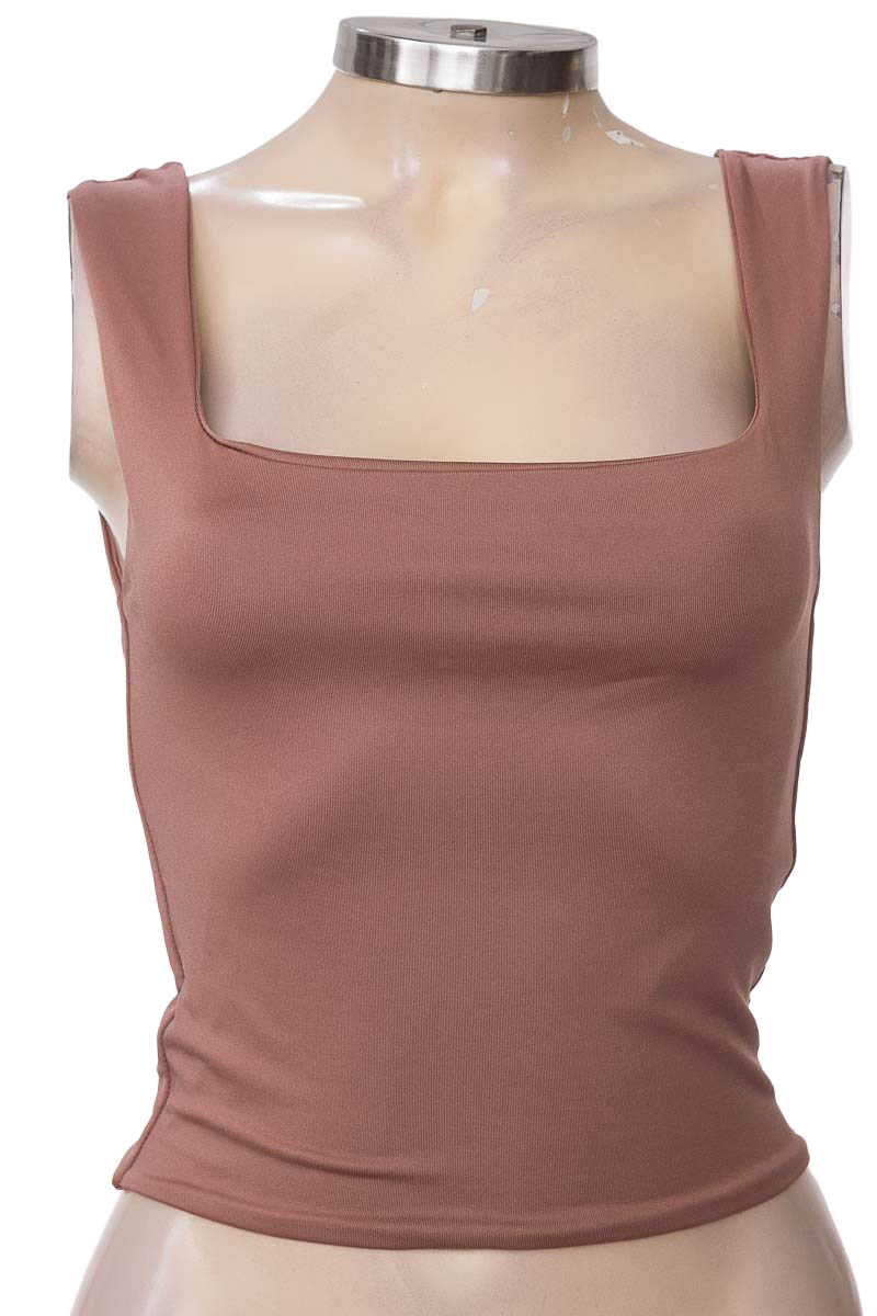 Top / Camiseta color Café - Closeando