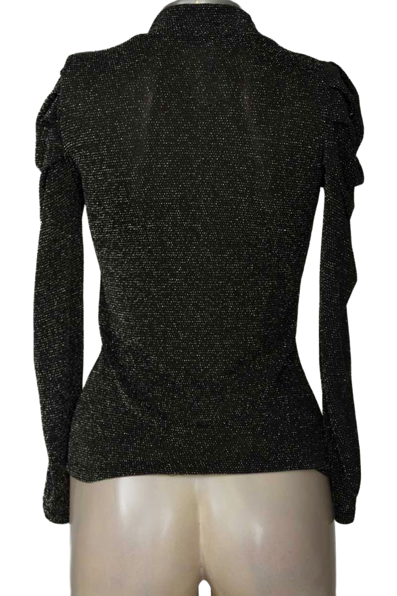 Top / Camiseta color Negro - Closeando