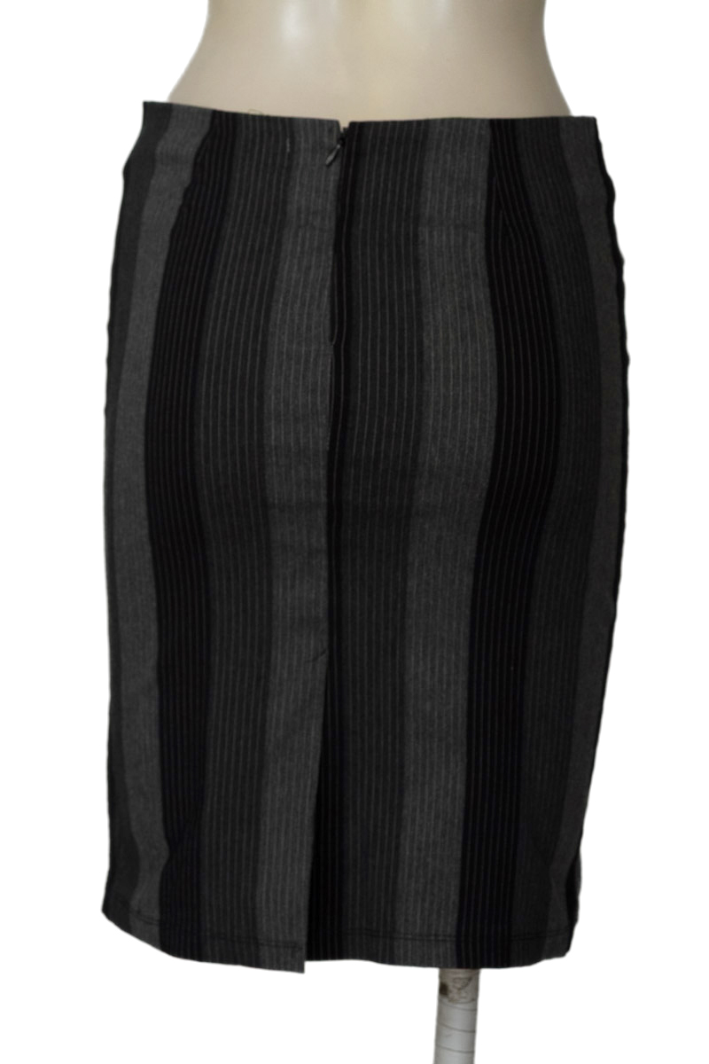 Falda color Negro - Lipsy