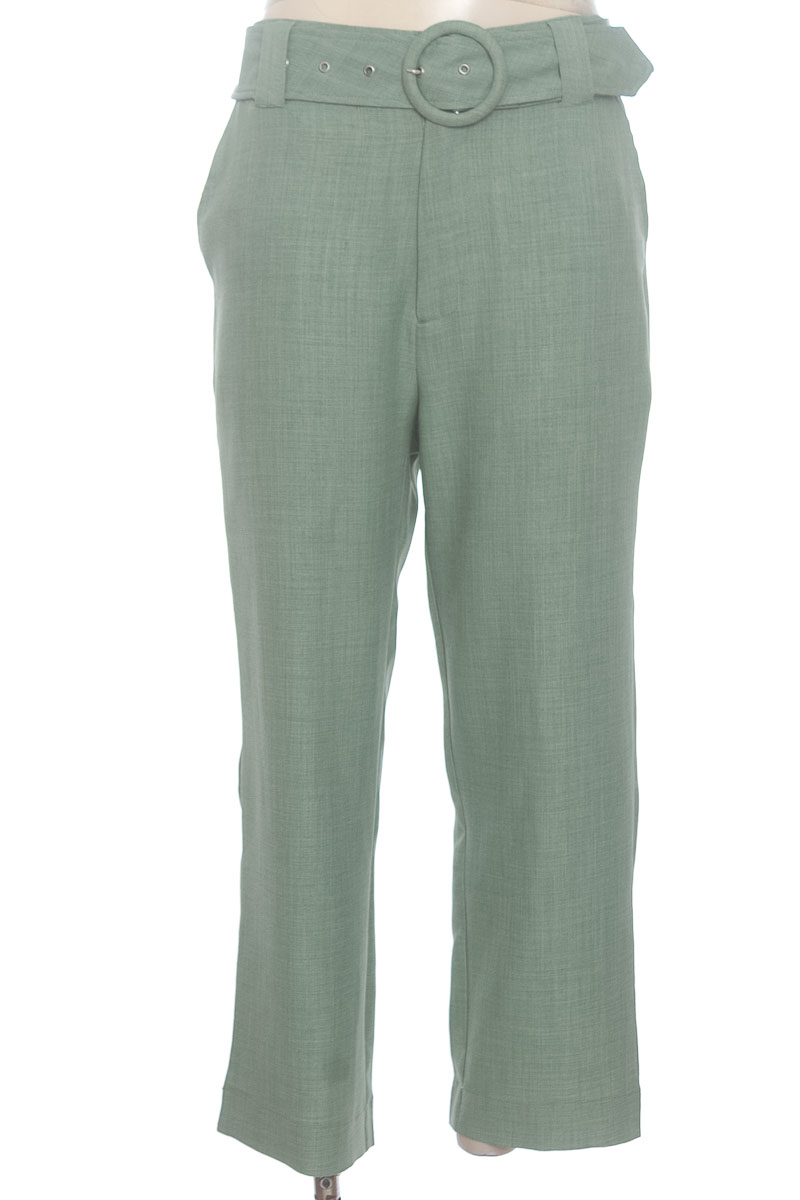 Pantalones color Verde - Stradivarius