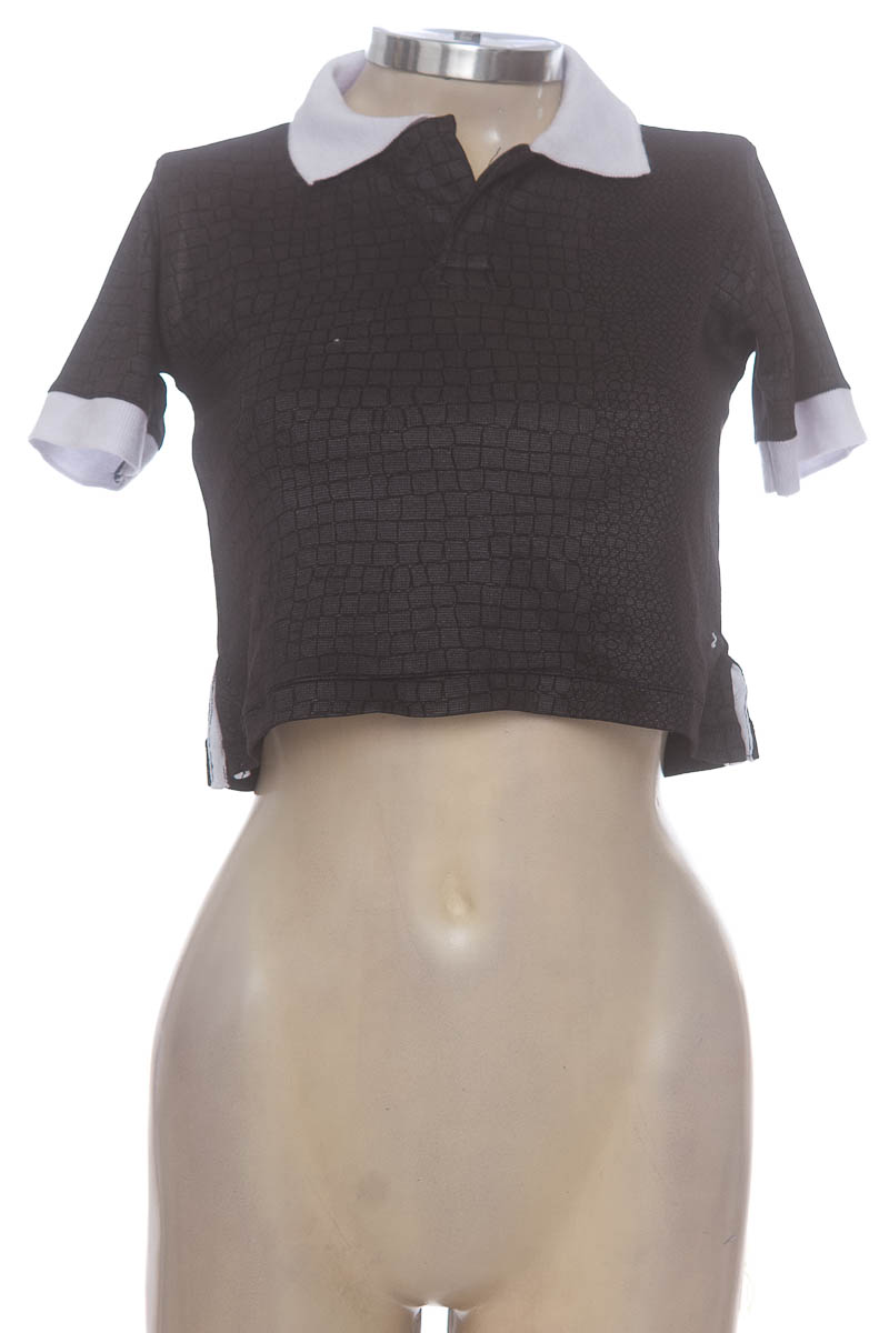 Top / Camiseta color Negro - Closeando