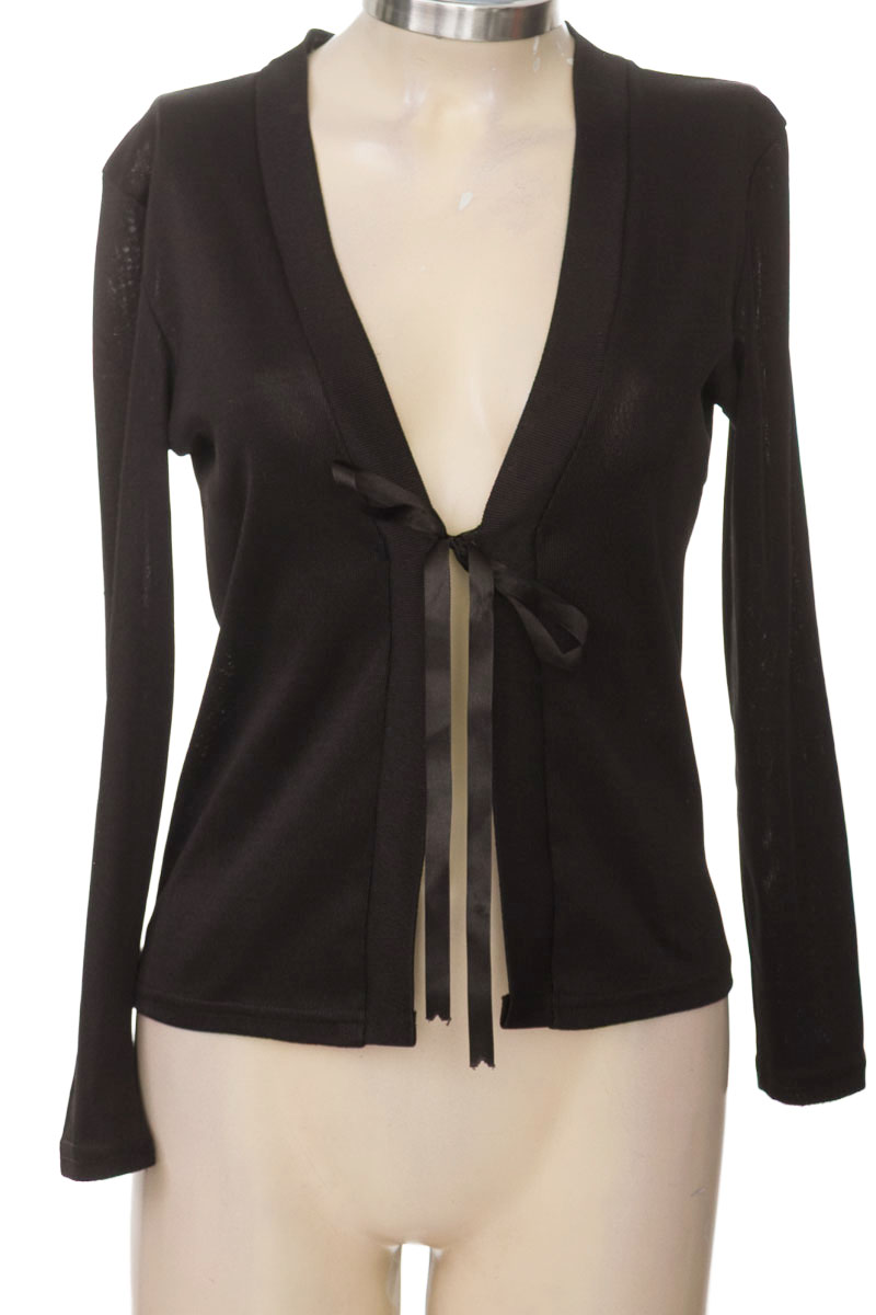 Sweater color Negro - Closeando