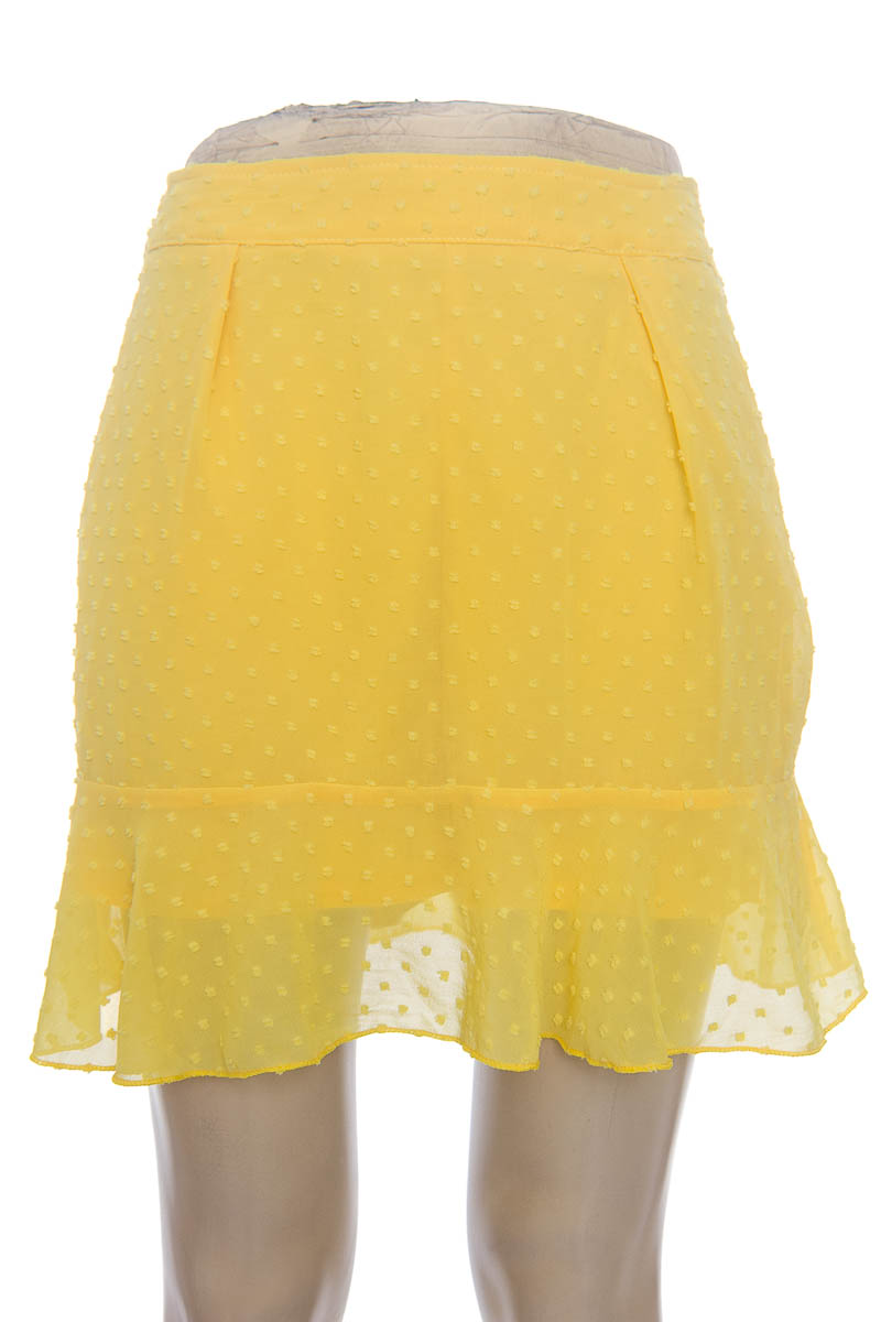 Falda color Amarillo - Closeando