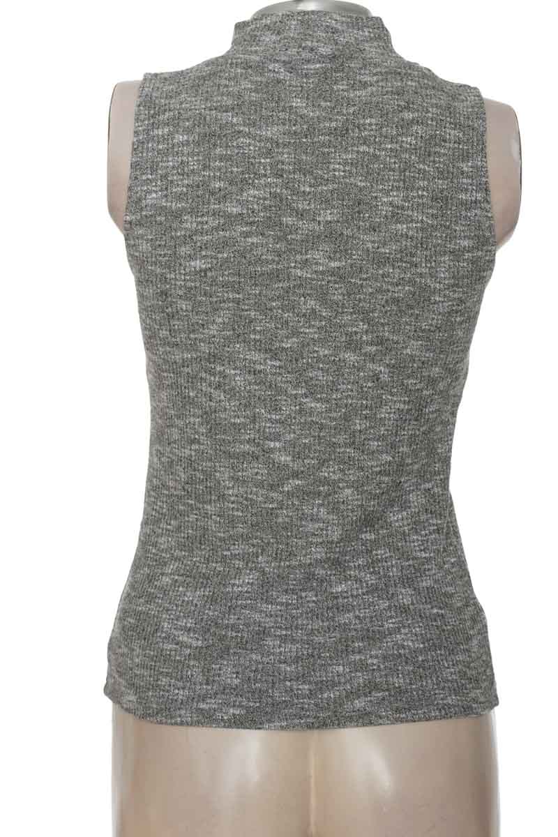 Top / Camiseta color Gris - Stradivarius