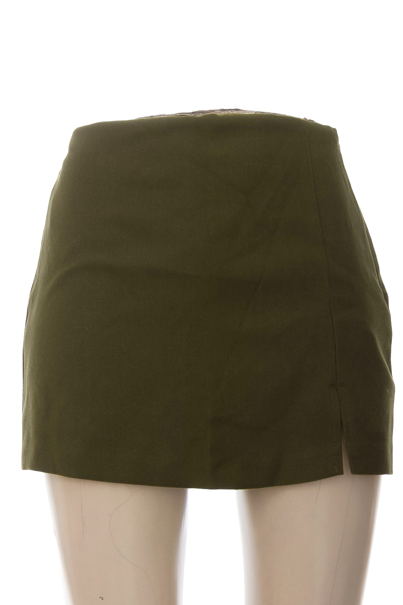 Short color Verde - Stradivarius