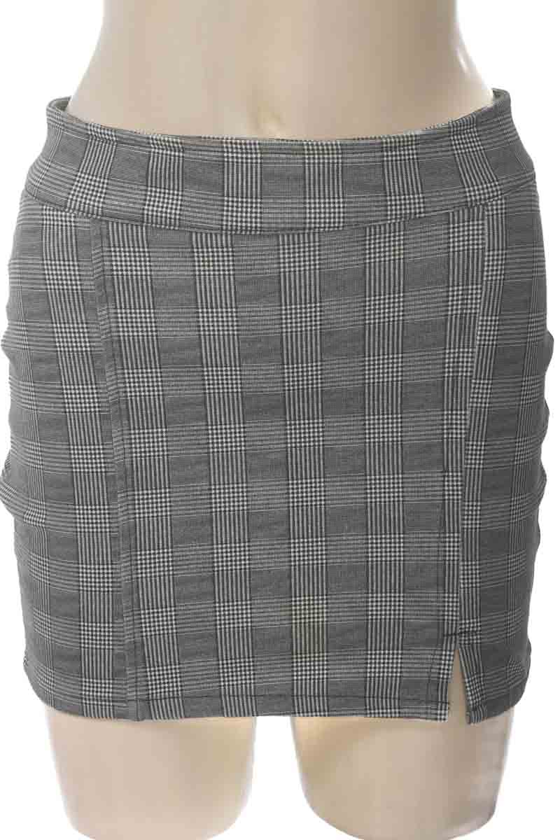 Falda color Gris - Closeando