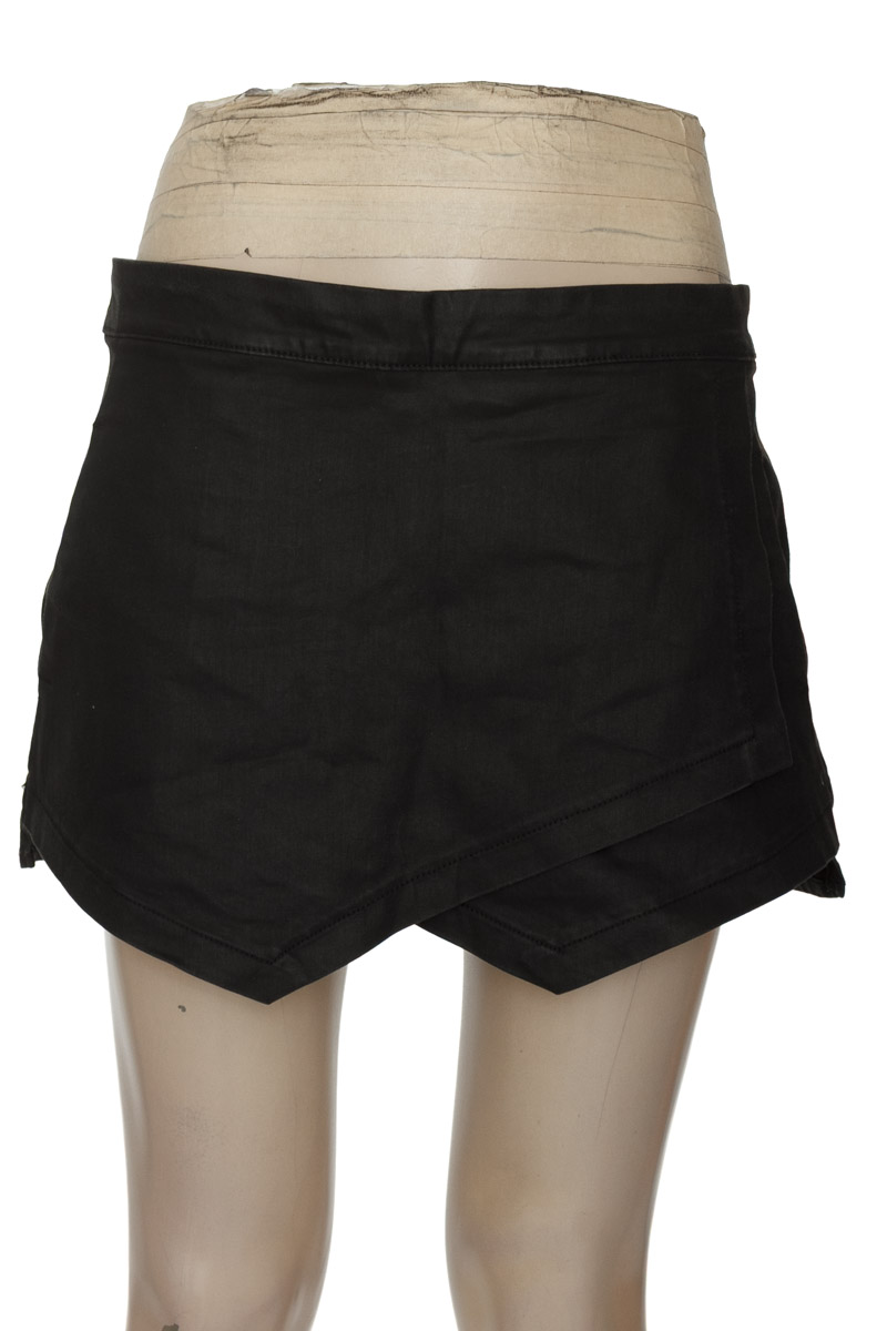 Short color Negro - Stradivarius