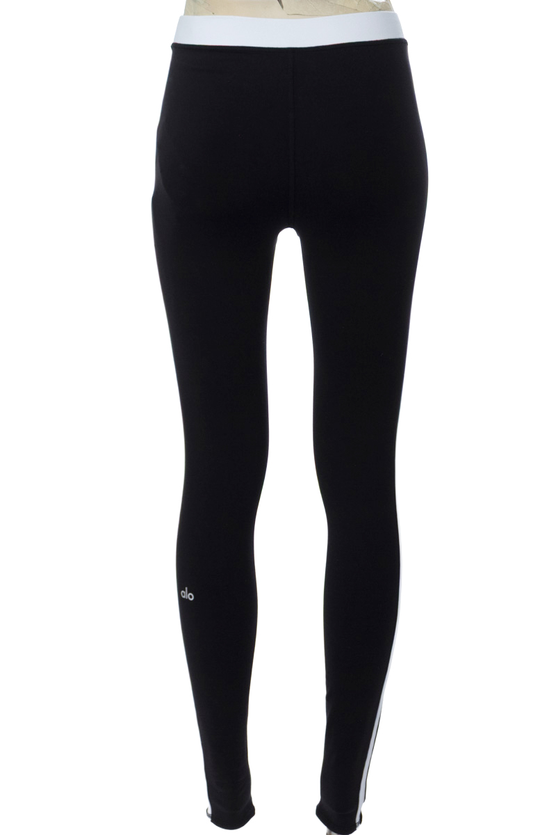 Ropa Deportiva / Salida de Baño color Negro - Closeando