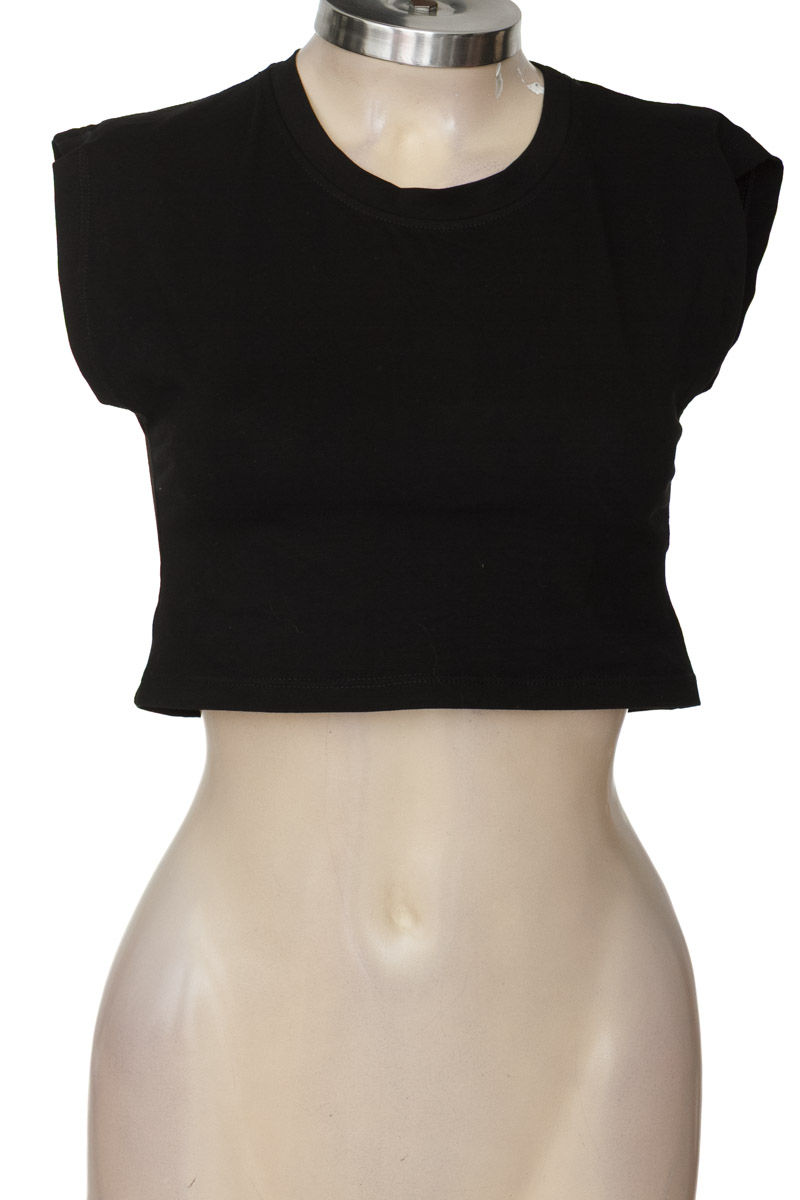 Top / Camiseta color Negro - Closeando