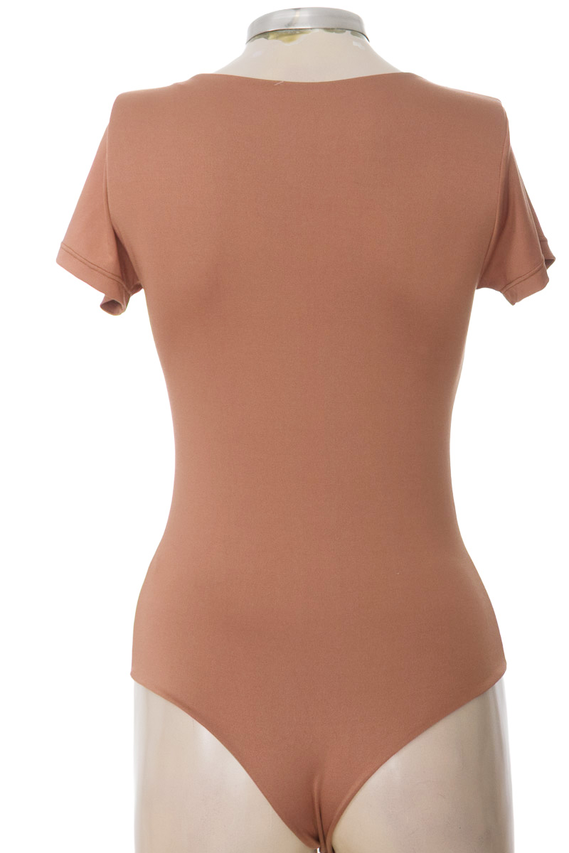 Top / Camiseta color Beige - Closeando