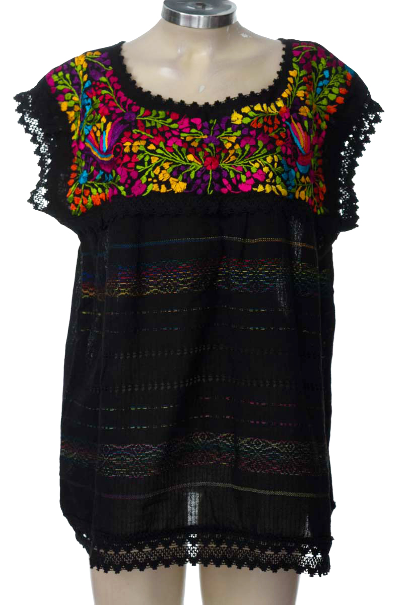 Blusa color Negro - Closeando