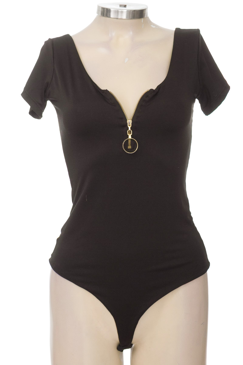 Top / Camiseta color Negro - Closeando