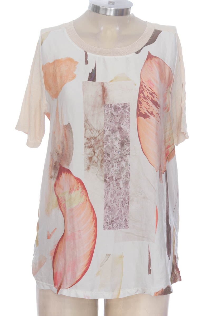 Top / Camiseta color Negro - Arkitect/Olga Piedrahita