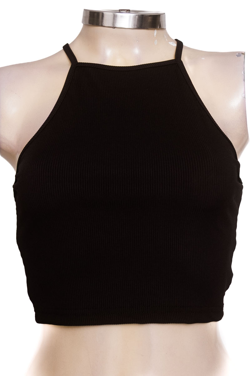 Top / Camiseta color Negro - Closeando
