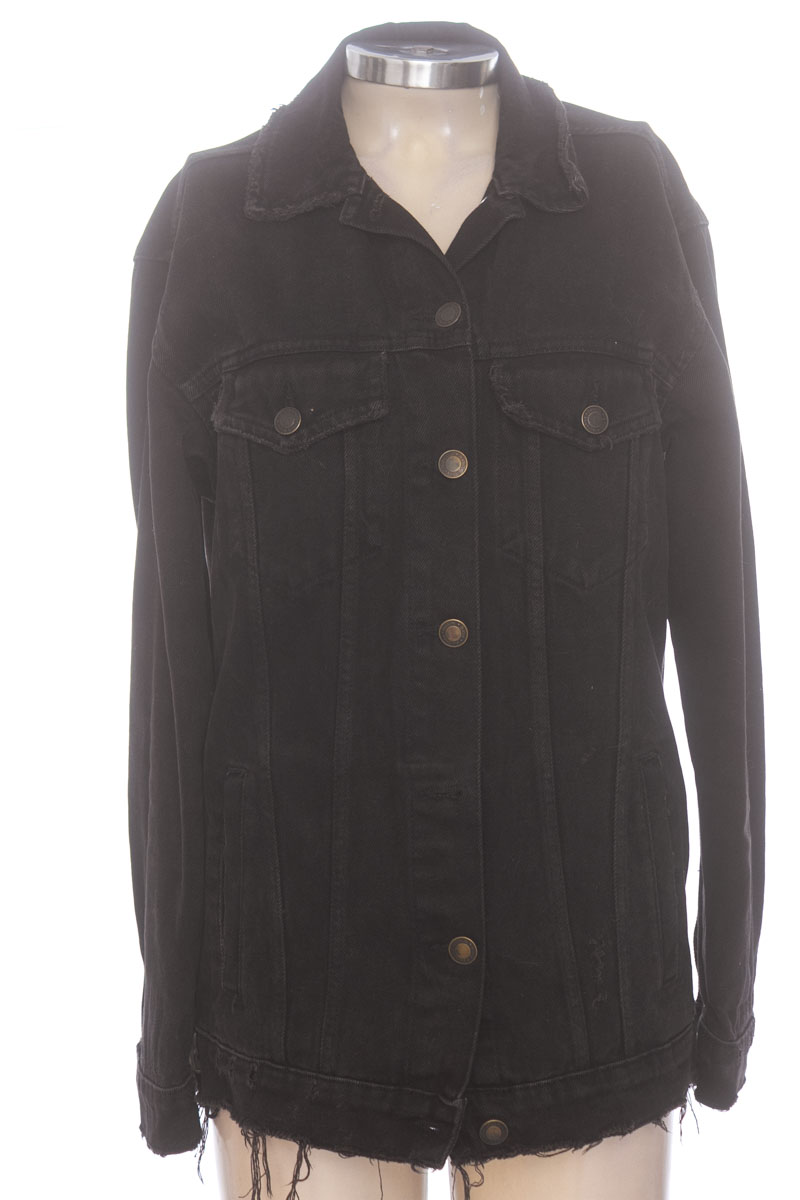 Chaqueta / Abrigo color Negro - Bershka