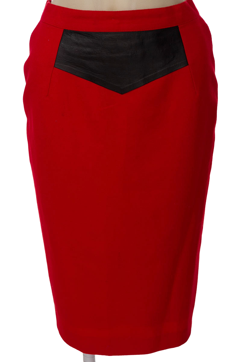 Falda color Rojo - Closeando