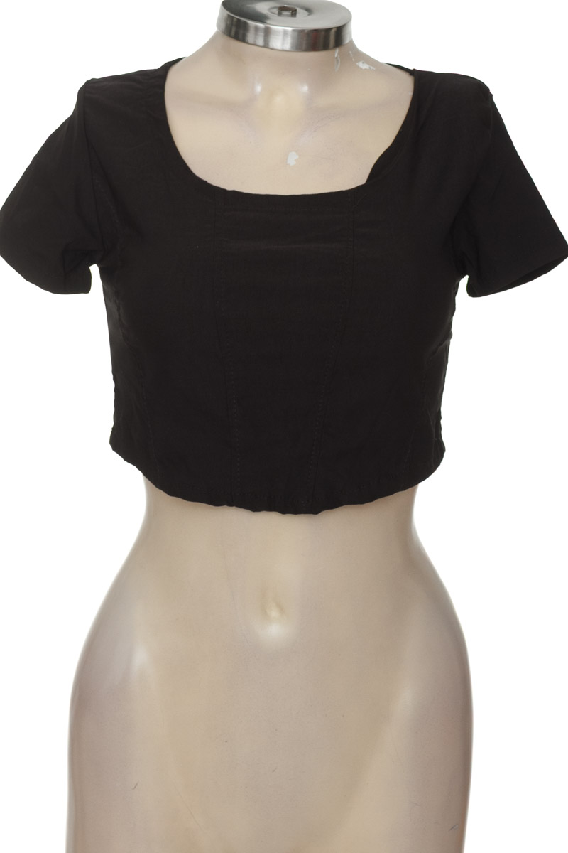 Top / Camiseta color Negro - Closeando