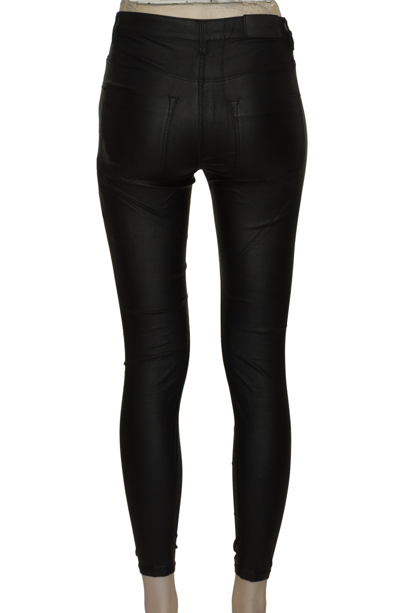 Pantalones color Negro - Stradivarius