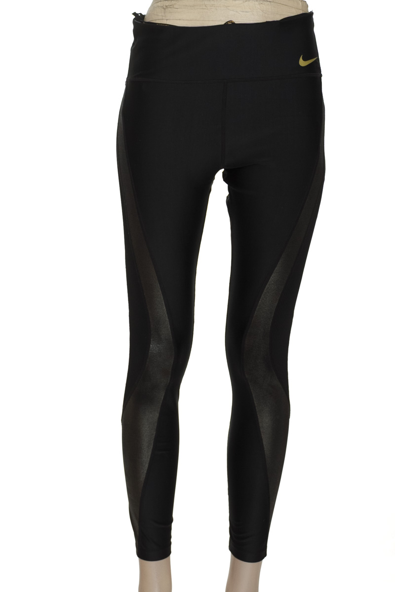 Ropa Deportiva / Salida de Baño color Negro - Nike