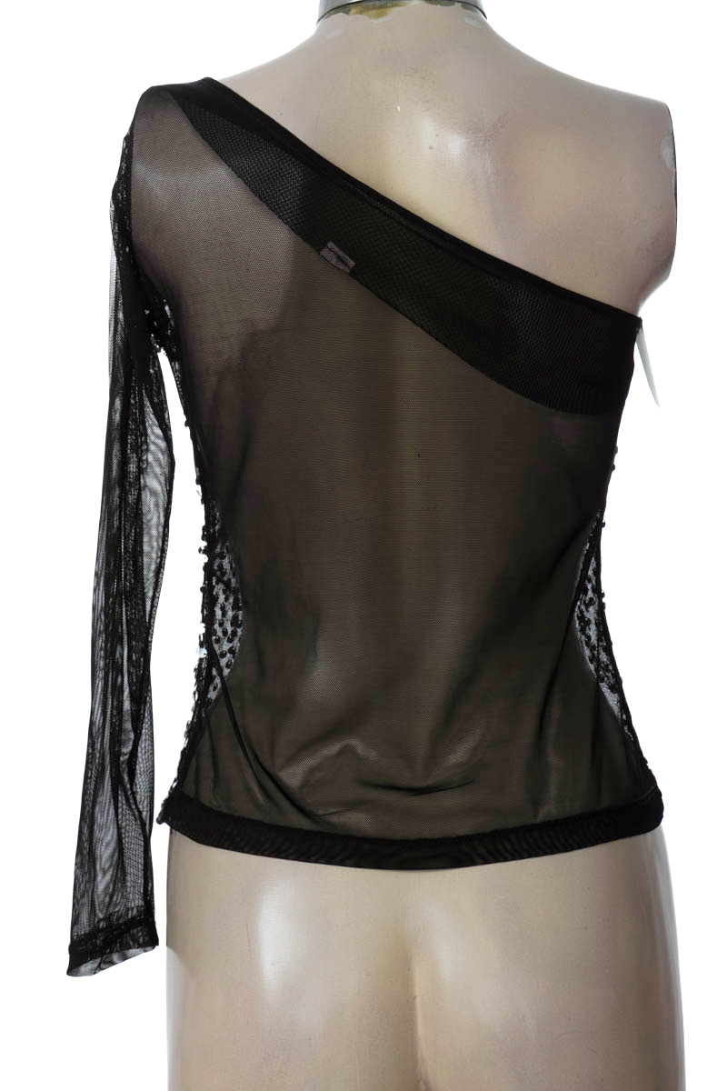 Top / Camiseta color Negro - Closeando