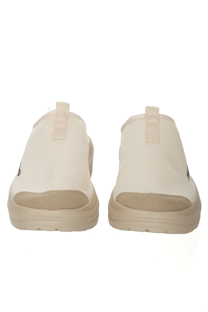 Zapatos color Beige - Closeando