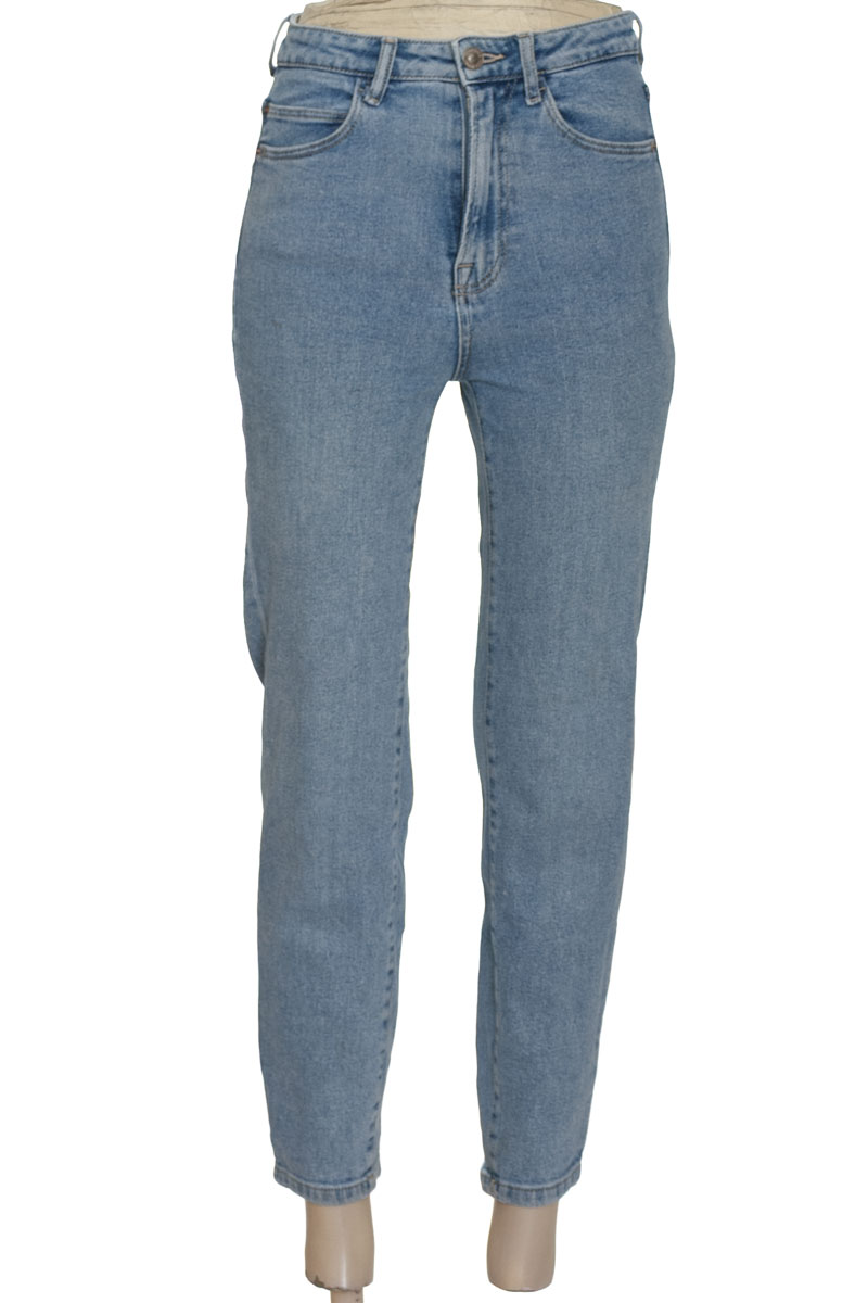 Pantalones color Azul - Stradivarius