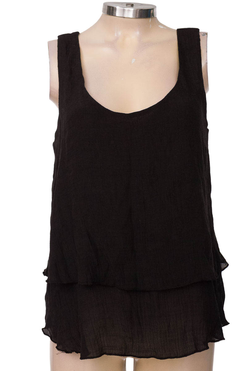 Top / Camiseta color Negro - Closeando