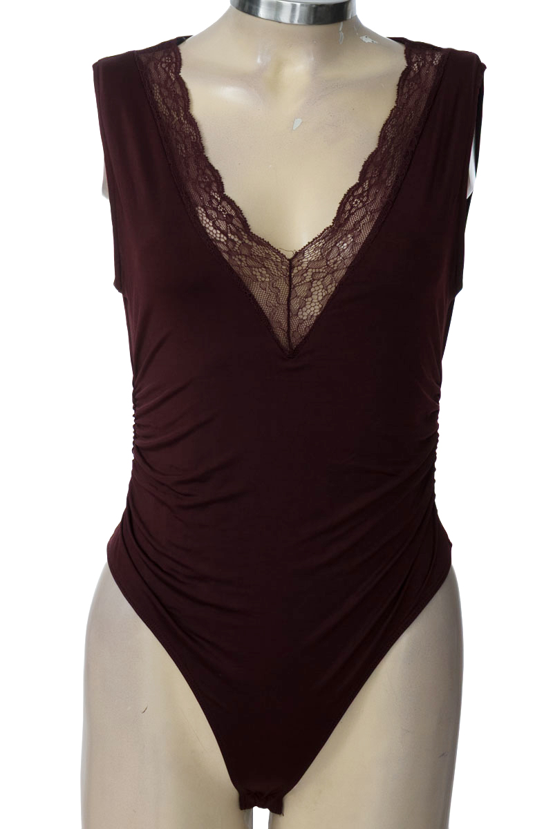 Top / Camiseta color Vinotinto - Divided by H&M