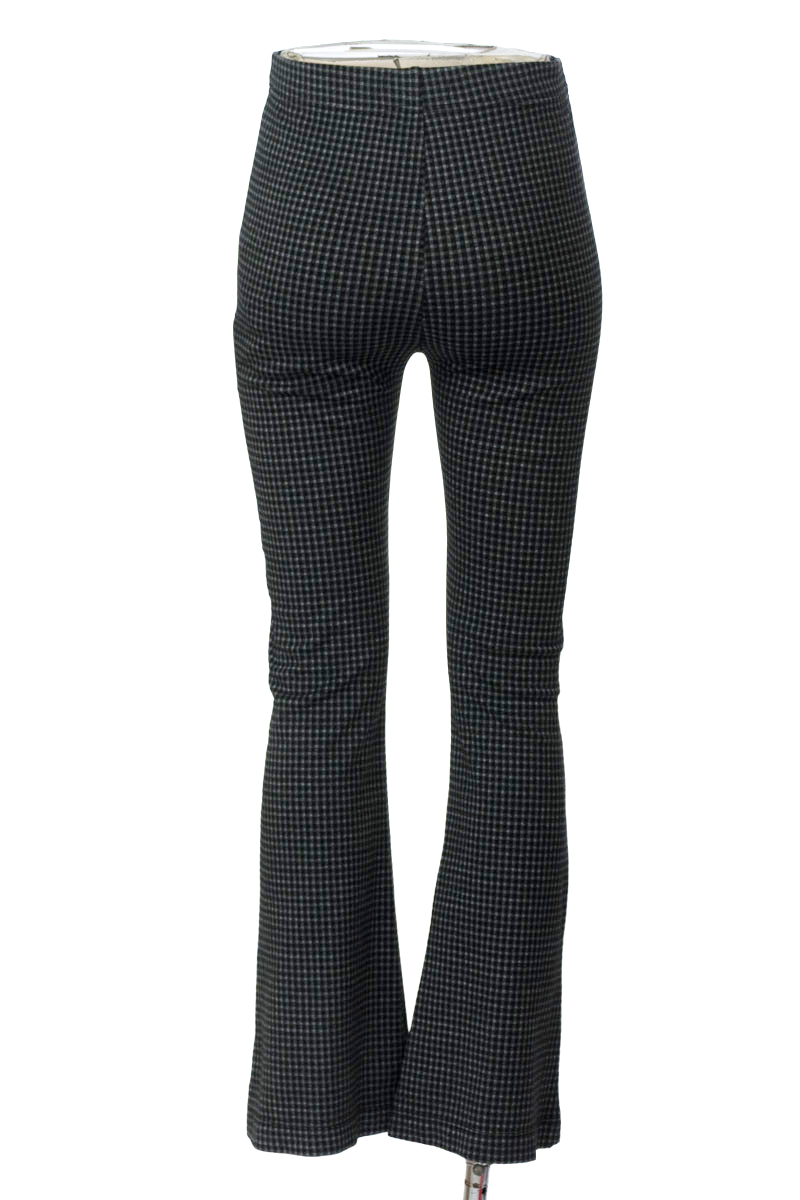 Pantalones color Negro - Stradivarius