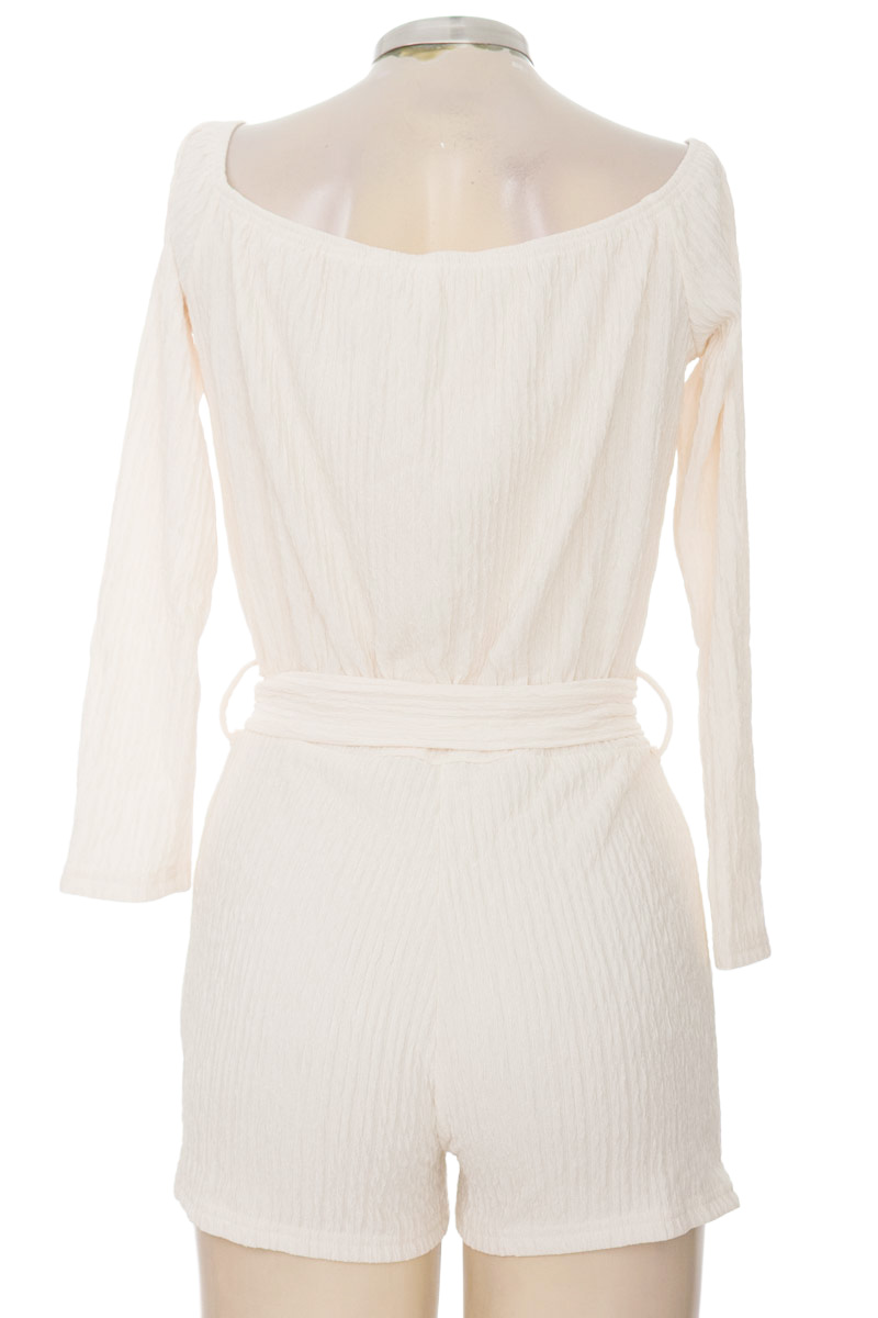 Vestido / Enterizo color Beige - Closeando