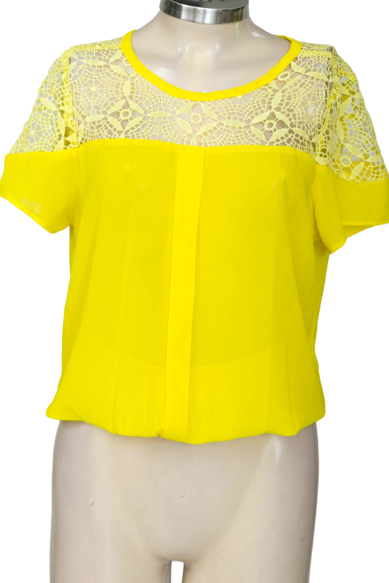 Top / Camiseta color Amarillo - Closeando
